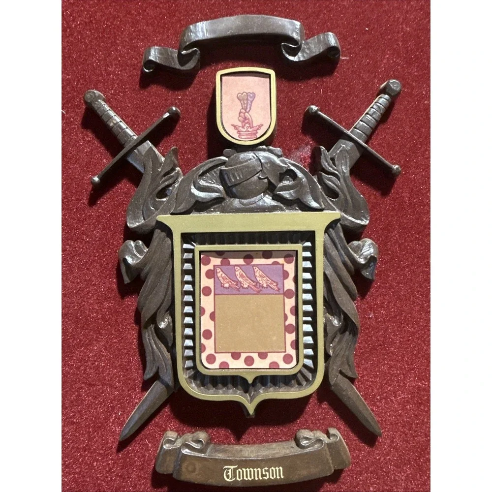 Vintage Townson Family Crest Coat of Arms Wooden Wall Plaque Heirloom‎ Decor